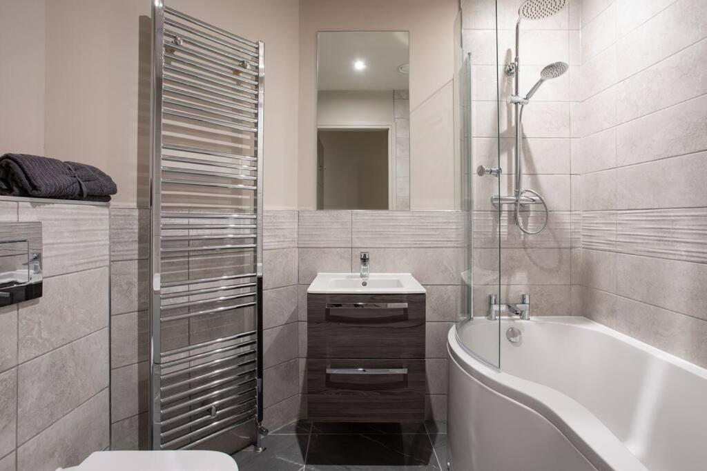 Modern 2Br With Balcony Next To The City Airport Bhd - Free Parking Belfast Eksteriør bilde